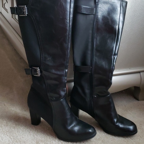 Boots - Picture 2 of 4